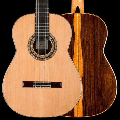 Ta gitara klasyczna autorstwa Pauli Lazzarini to jej tradycyjny model z cedrową płytą wierzchnią i ożebrowaniem typu wachlarzowego.