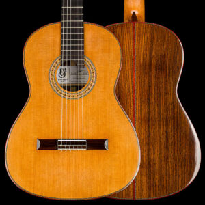 Gitara klasyczna Jose Marquez, klasy koncertowej typu double-top cedr/cedr oraz korpusu z palisandru indyjskiego o głośnym i bogatym brzmieniu.