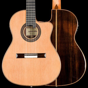 Gitara Maravilla M50 typu crossover z cedrowym topem i korpusem z palisandru indyjskiego wyposażona w przystawkę Fishman oraz cut-away.